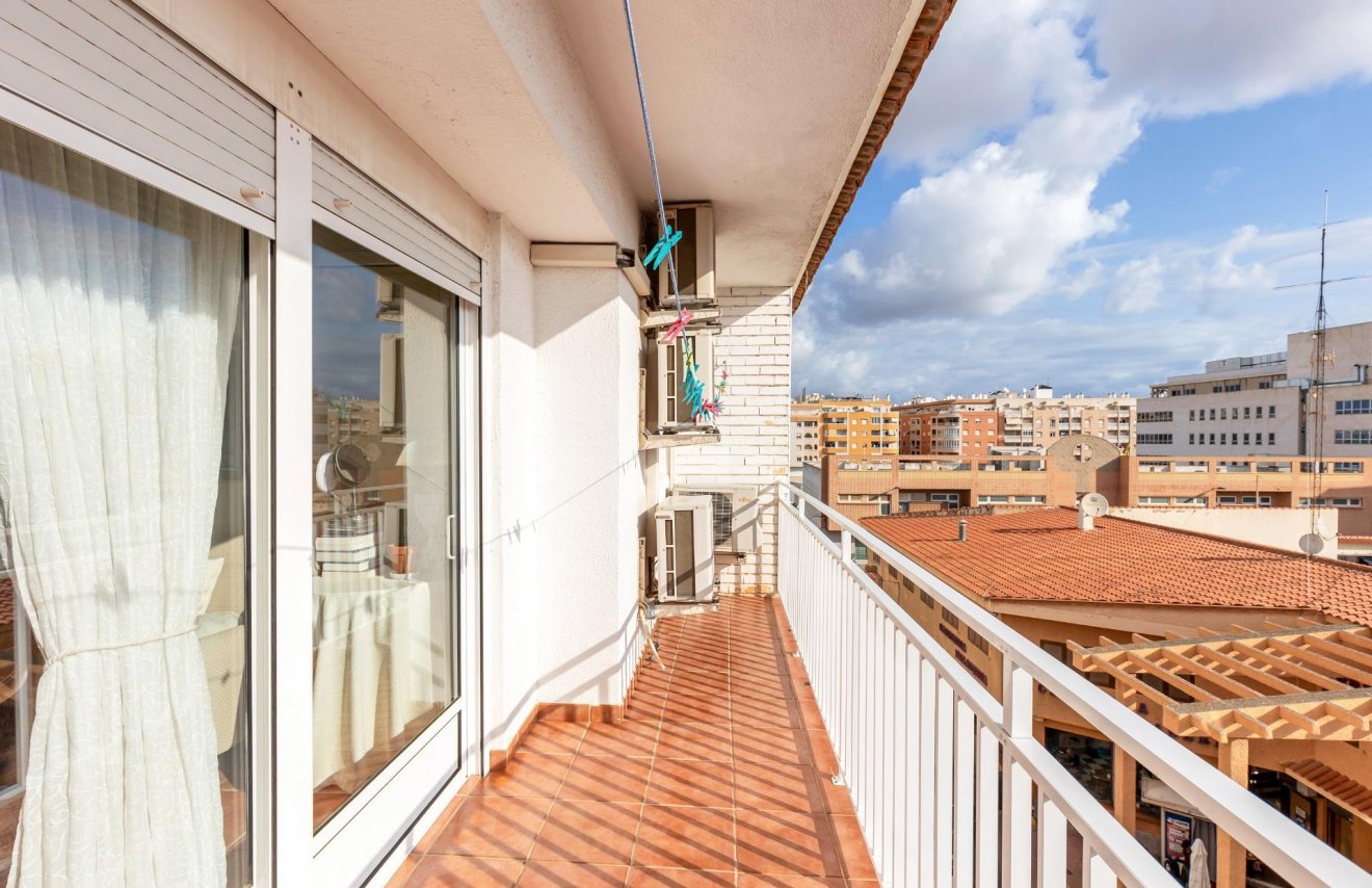 Resale - Apartamento - Torrevieja - Estacion de autobuses